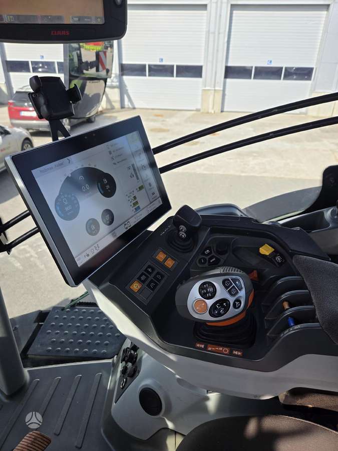 Claas Axion 850, tractors