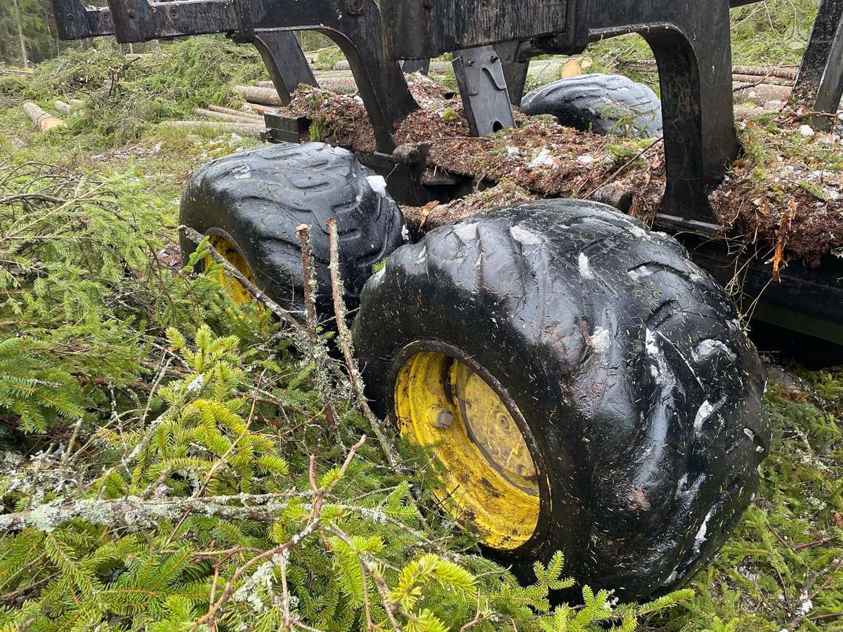 John Deere 1210 E (F578), форвардеры