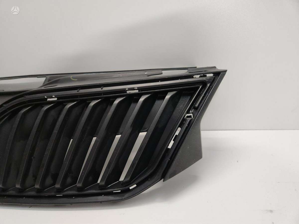 Skoda Rapid, 5JA 853 668, front grill