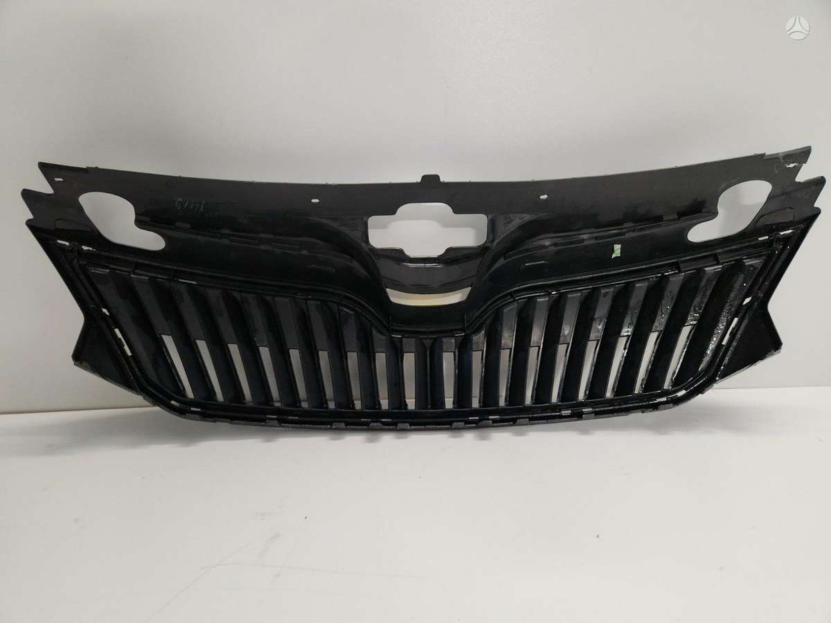 Skoda Rapid, 5JA 853 668, front grill