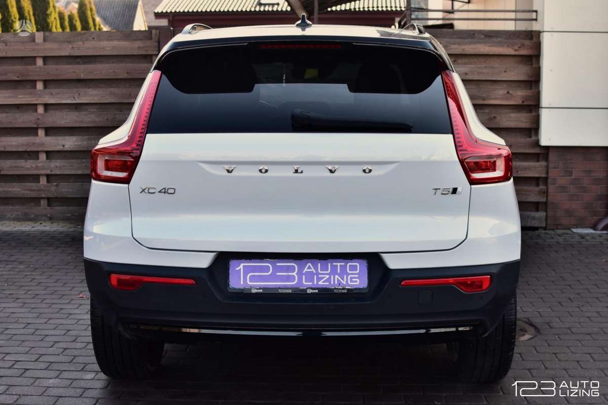Volvo XC40, 2.0 l., off-road / crossover
