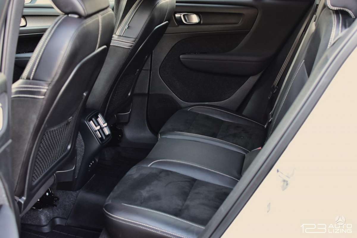 Volvo XC40, 2.0 l., off-road / crossover