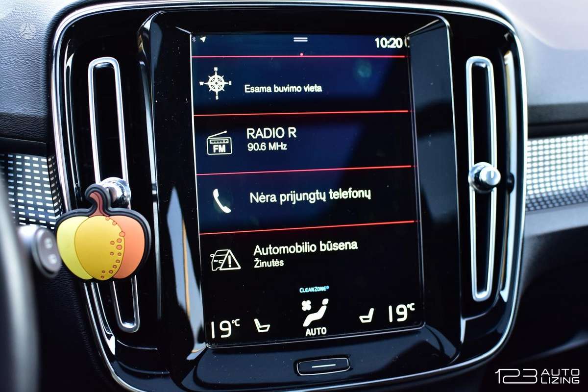 Volvo XC40, 2.0 l., off-road / crossover