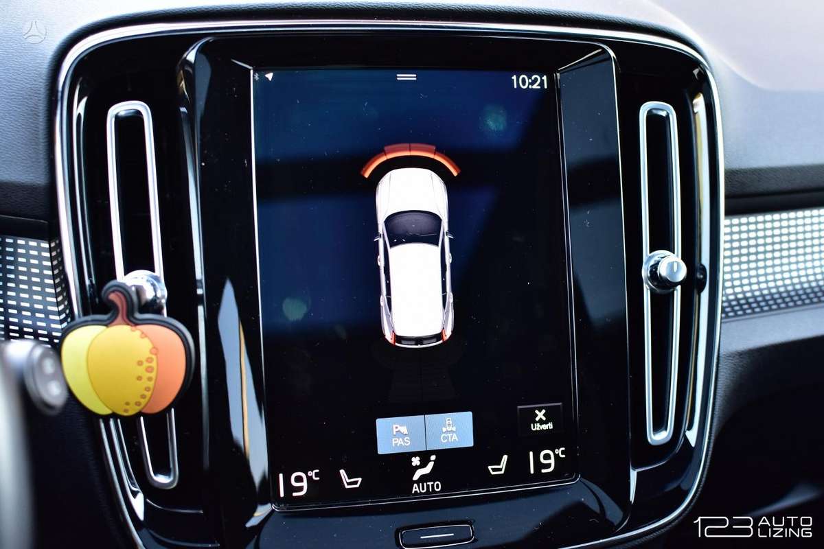 Volvo XC40, 2.0 l., off-road / crossover