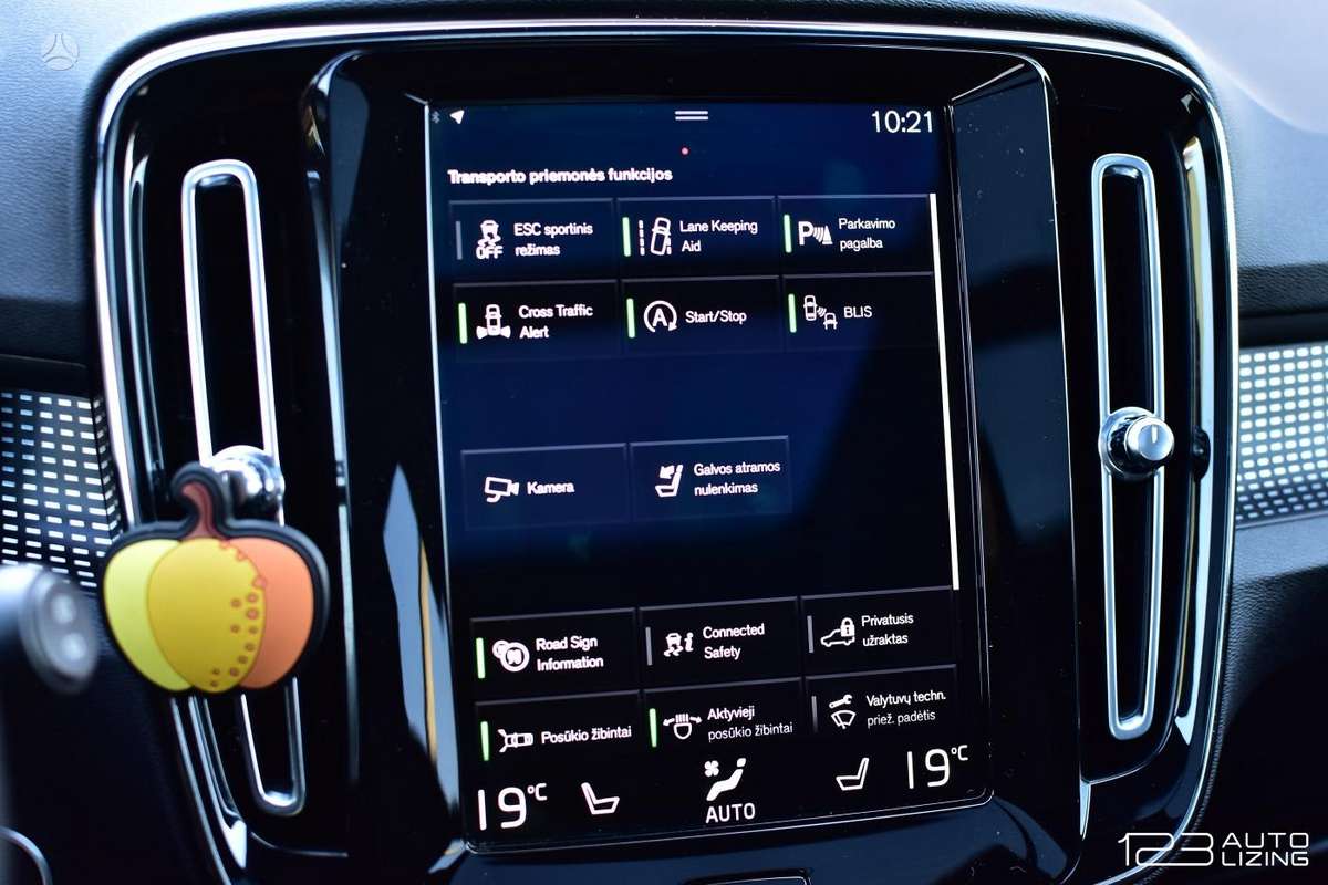 Volvo XC40, 2.0 l., off-road / crossover