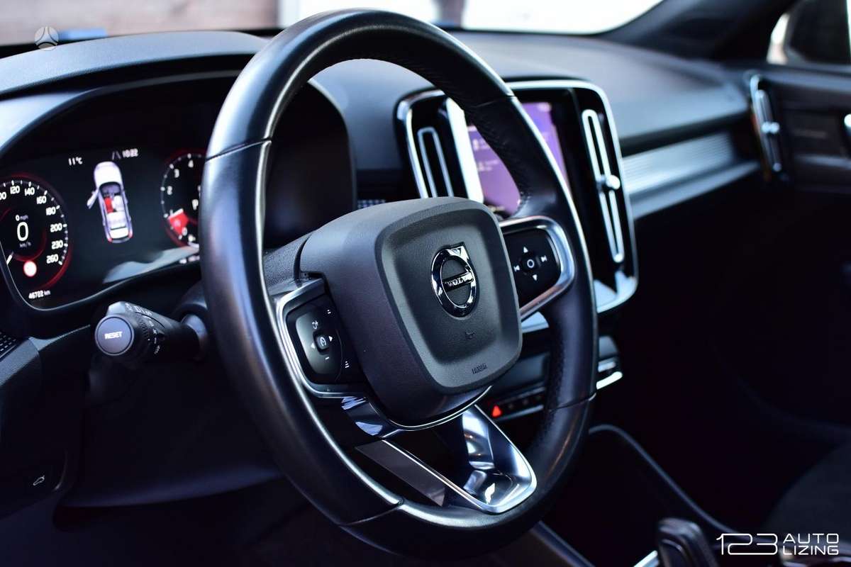 Volvo XC40, 2.0 l., off-road / crossover