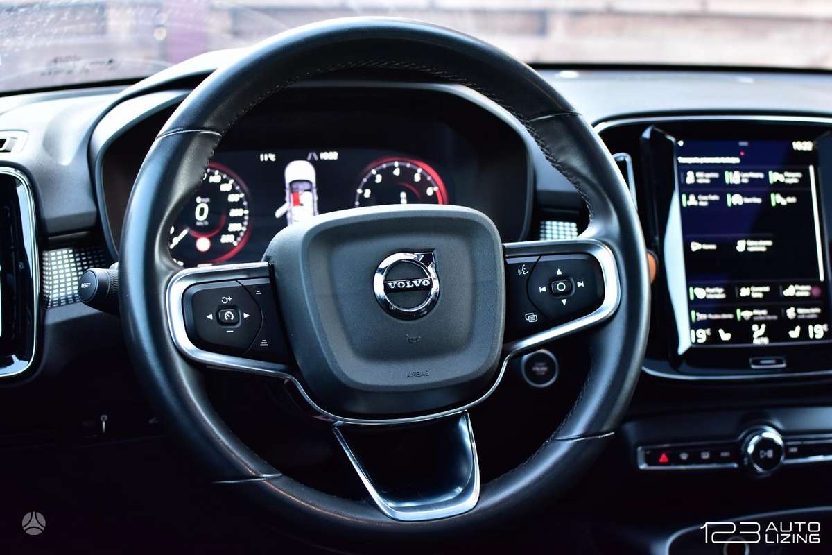 Volvo XC40, 2.0 l., off-road / crossover