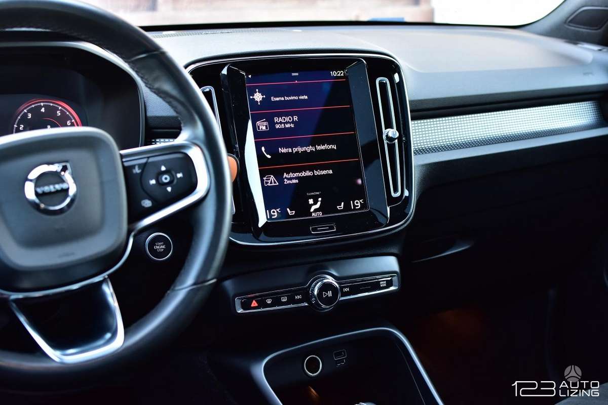 Volvo XC40, 2.0 l., off-road / crossover