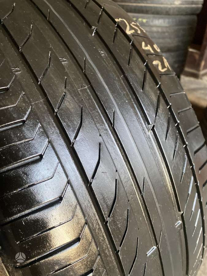 Continental, vasaras 255/40 R21