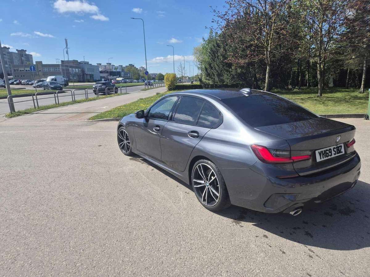 BMW 330, 2.0 l., Седан