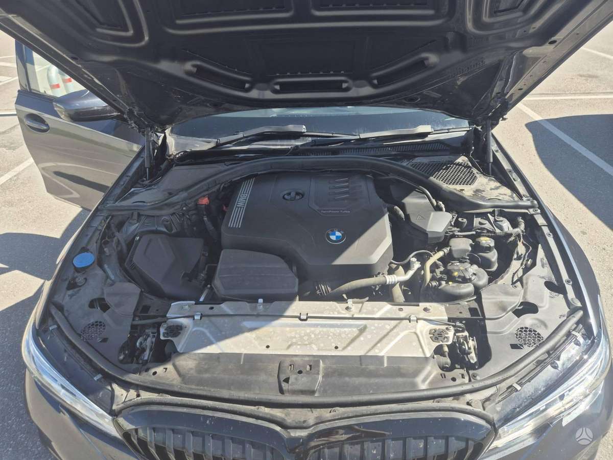 BMW 330, 2.0 l., Седан