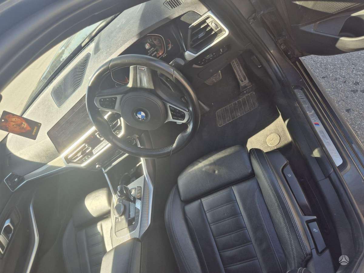 BMW 330, 2.0 l., Седан
