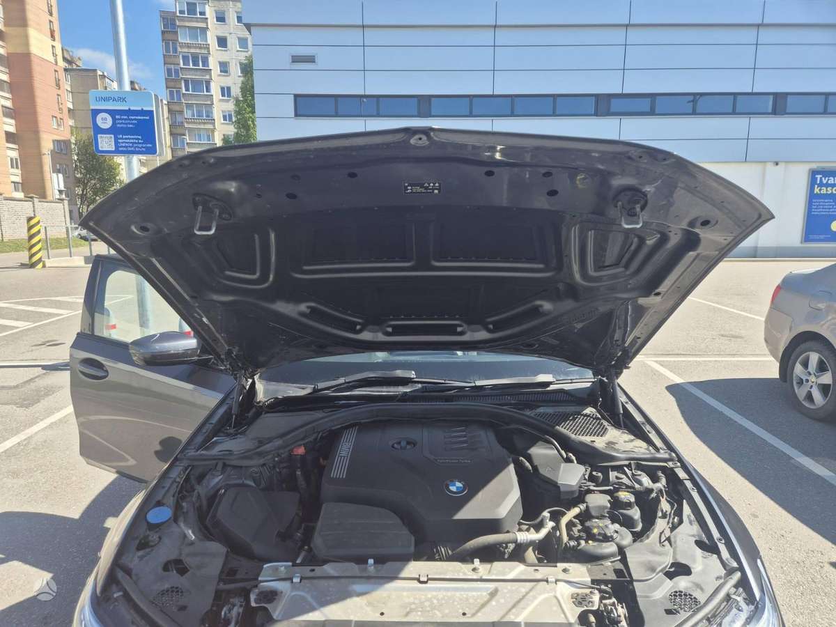 BMW 330, 2.0 l., Седан