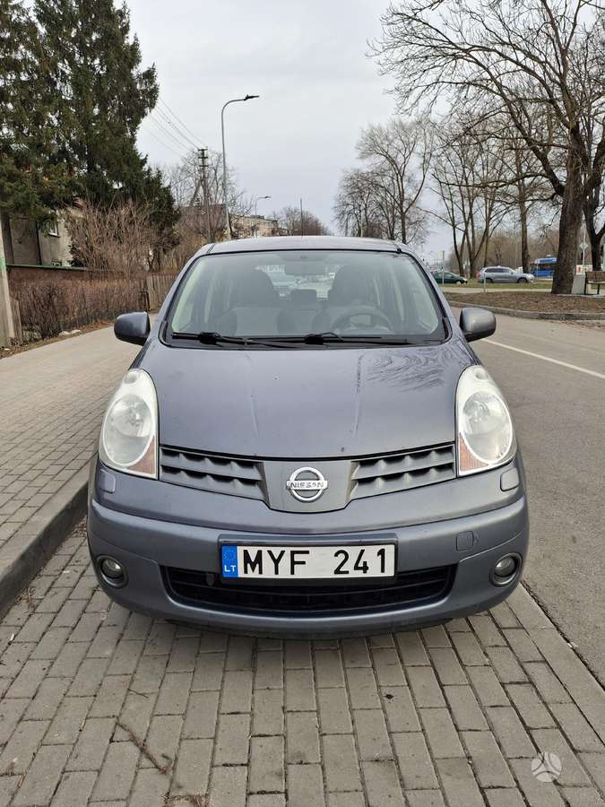 Nissan Note, 1.6 l., hatchback