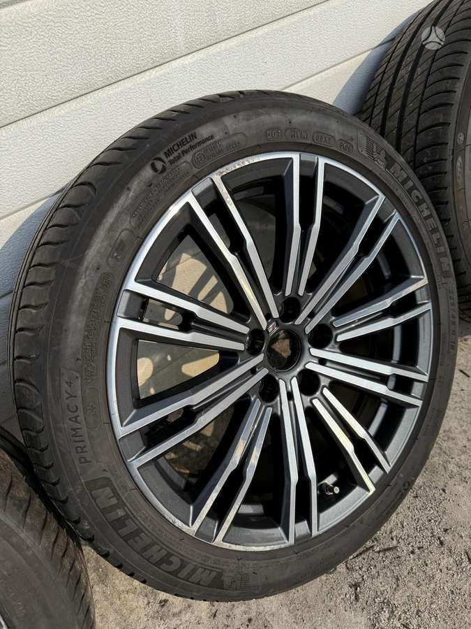 BMW, lengvojo lydinio, R18