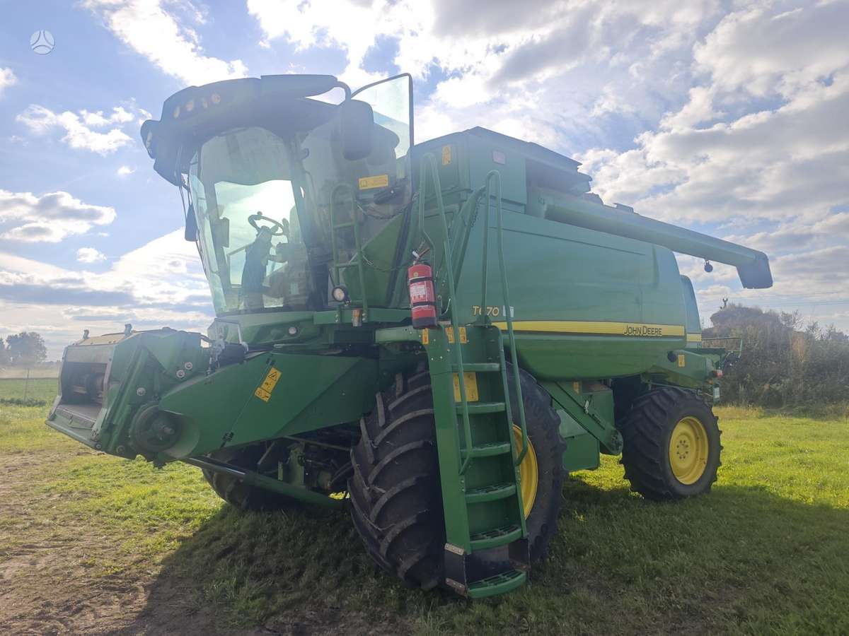 John Deere T670, combine harvesters