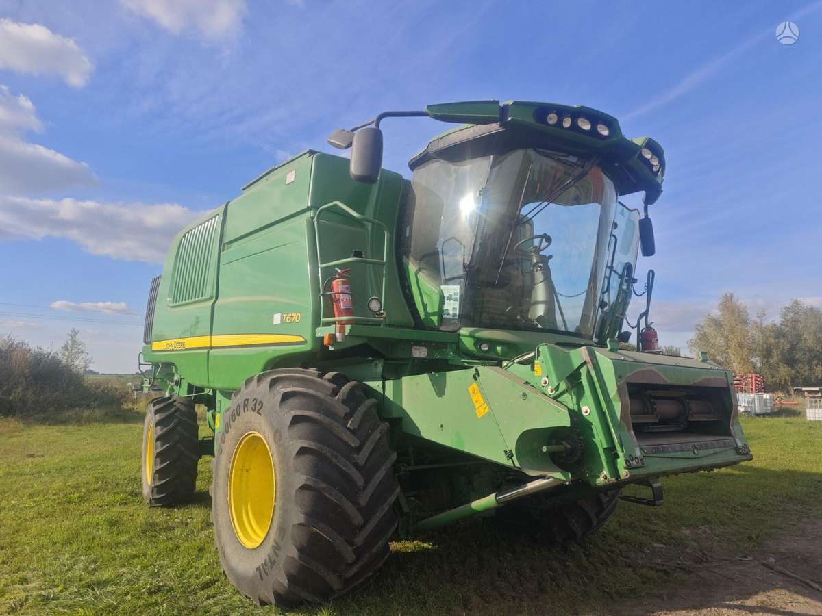 John Deere T670, combine harvesters