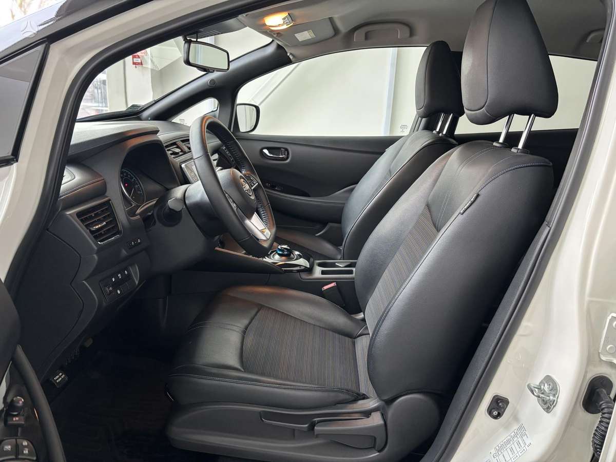 Nissan Leaf, 62 kWh, hatchback