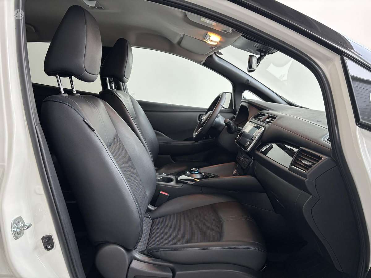 Nissan Leaf, 62 kWh, hatchback