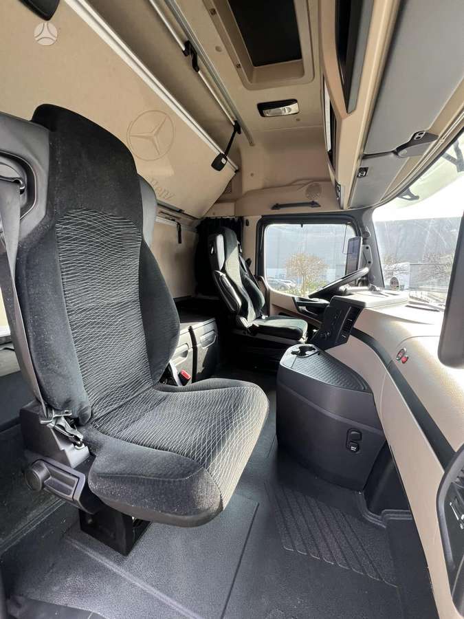 Mercedes-Benz Actros 1845 LS BigSpa, double sleeper