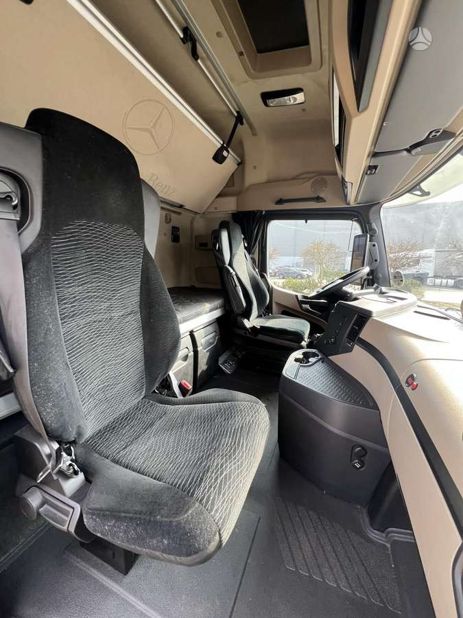 Mercedes-Benz Actros 1845 LS BigSpace, double sleeper