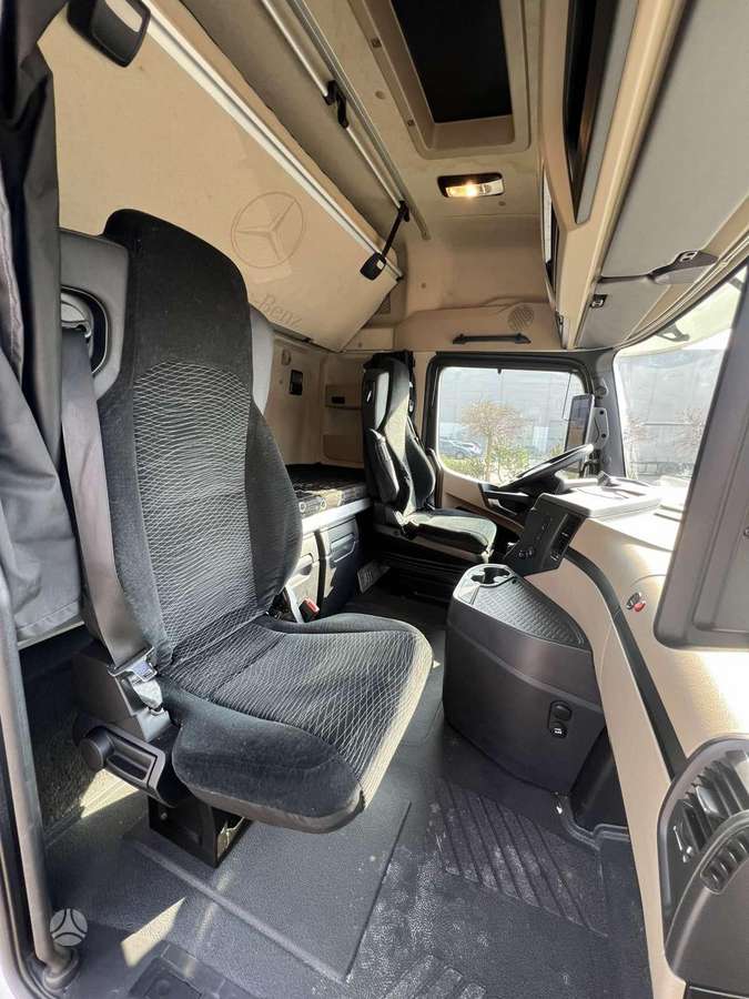 Mercedes-Benz Actros 1845 LS BigSpace, double sleeper