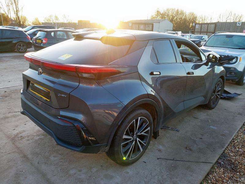 Toyota C-HR по частям