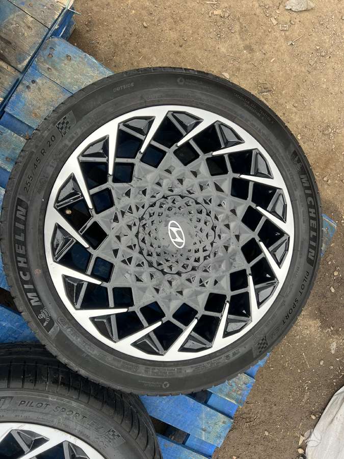 Hyundai, lengvojo lydinio, R20