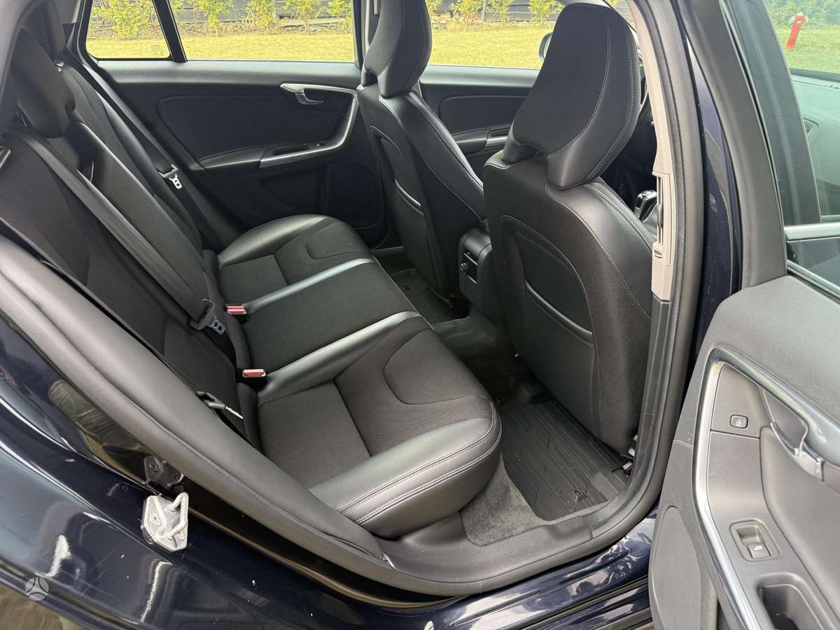 Volvo V60, Универсал