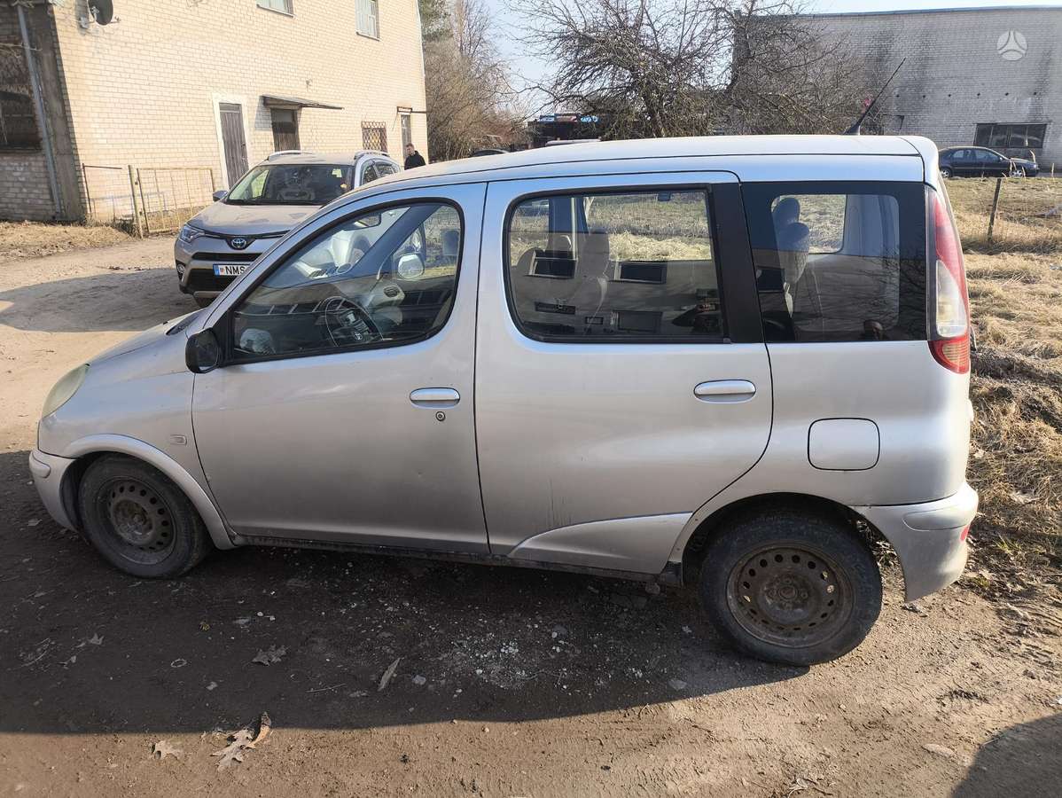 Toyota Verso-S - 1