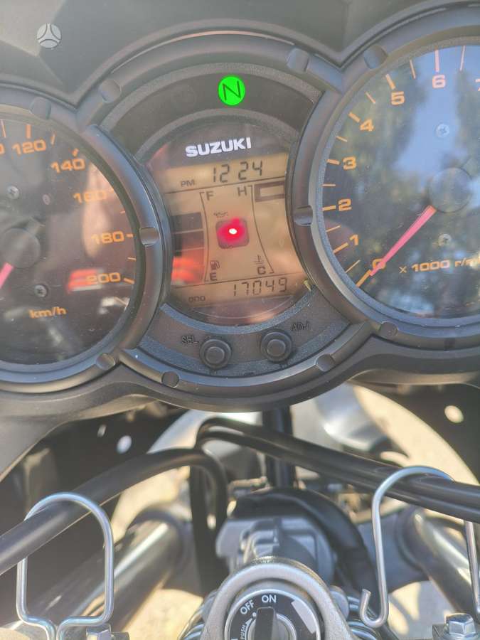 Suzuki DL (V-Strom) 650cc, enduro / adventure