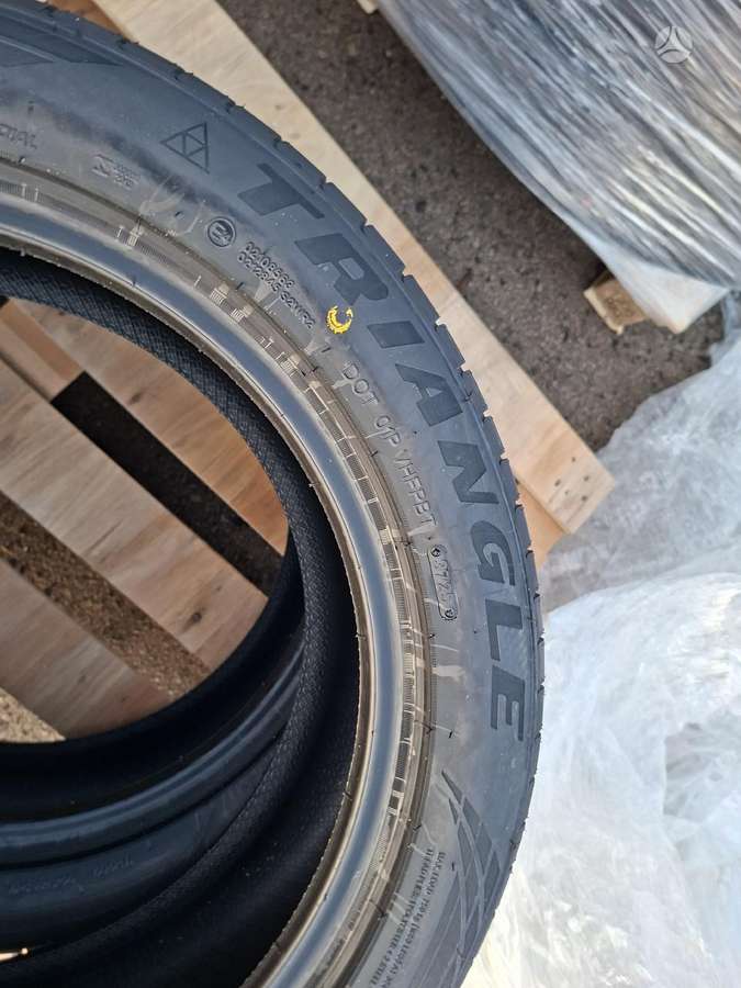 Triangle, summer 225/50 R17