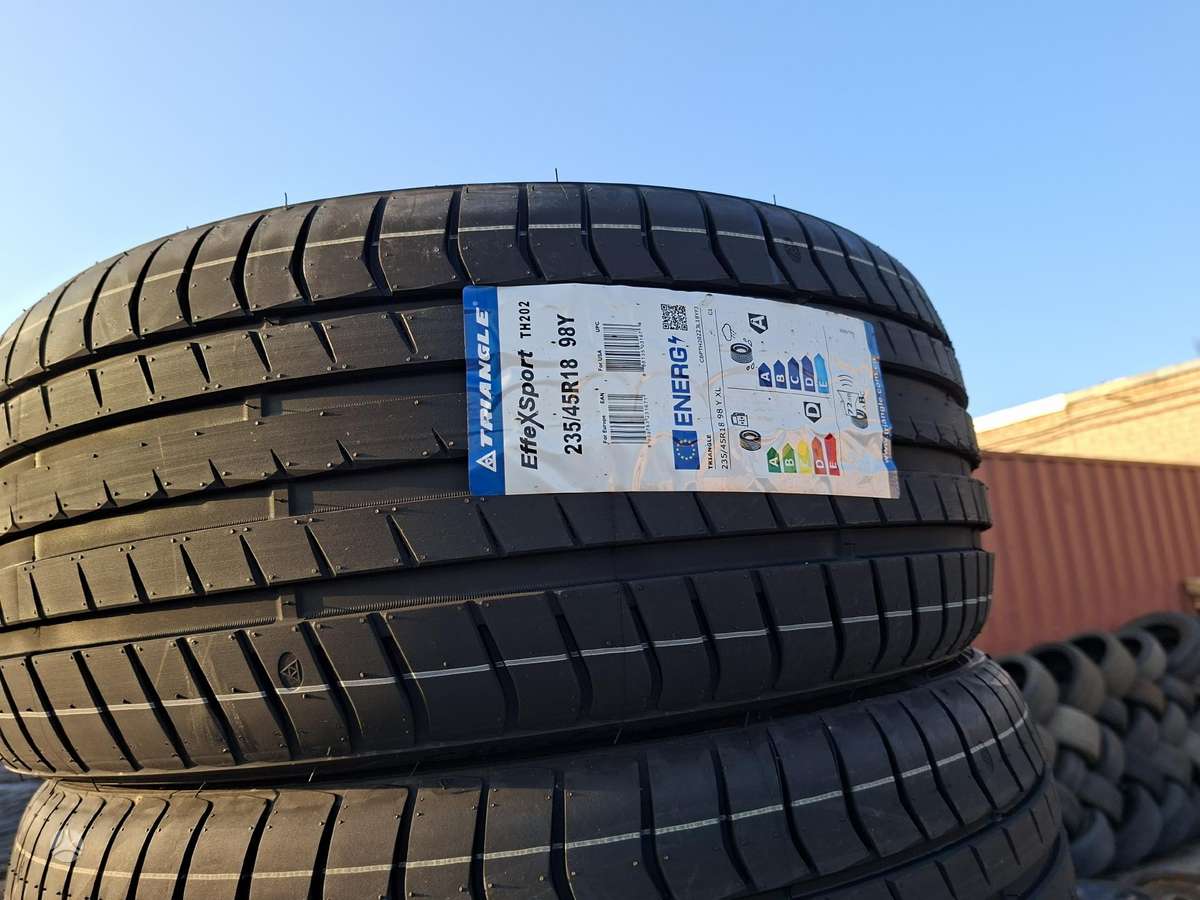 Triangle, summer 235/45 R18