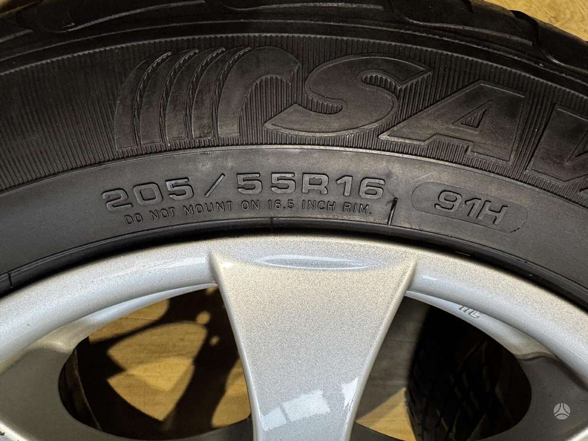 BMW E90 su padangomis, lengvojo lydinio, R16