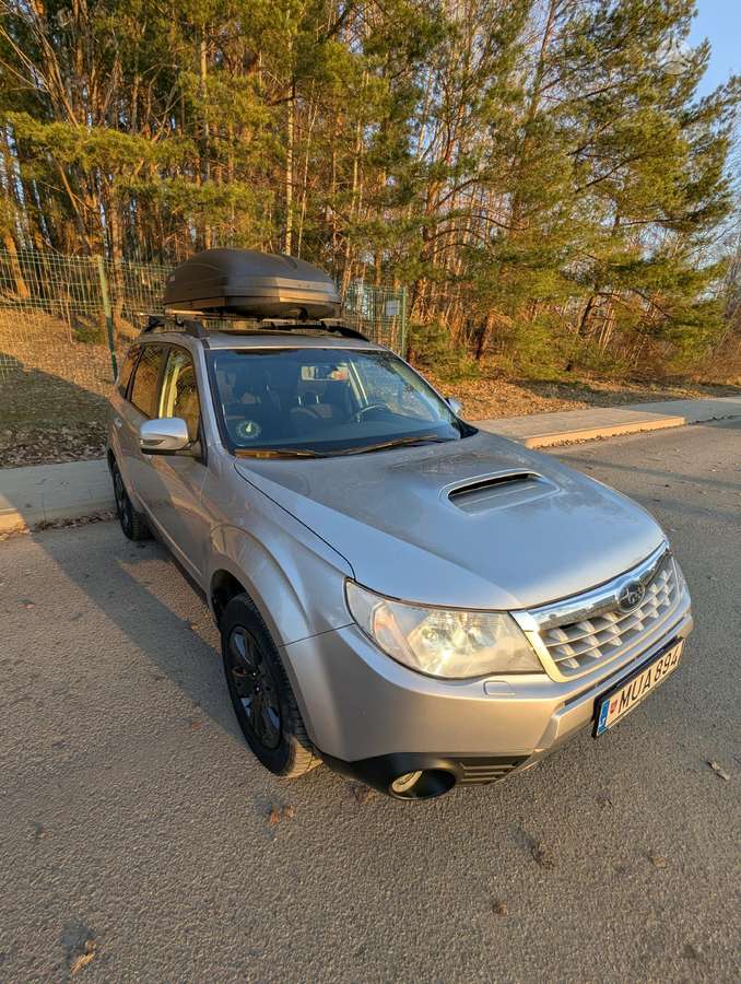 Subaru Forester, 2.0 l., off-road / crossover