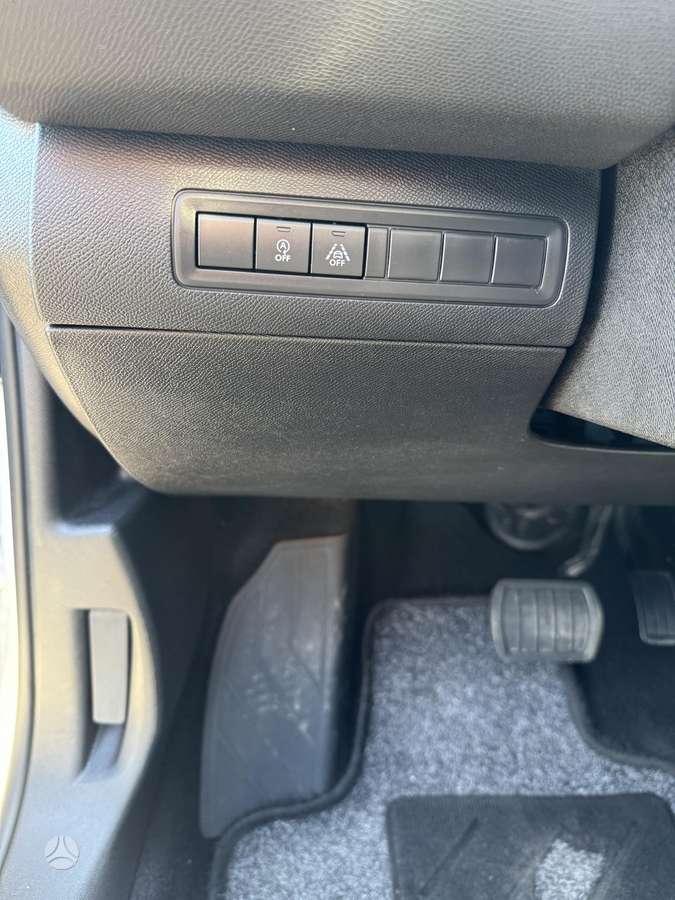 Peugeot 308 - 8