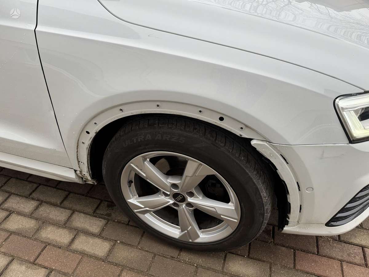 Audi Q3, 2.0 l., off-road / crossover