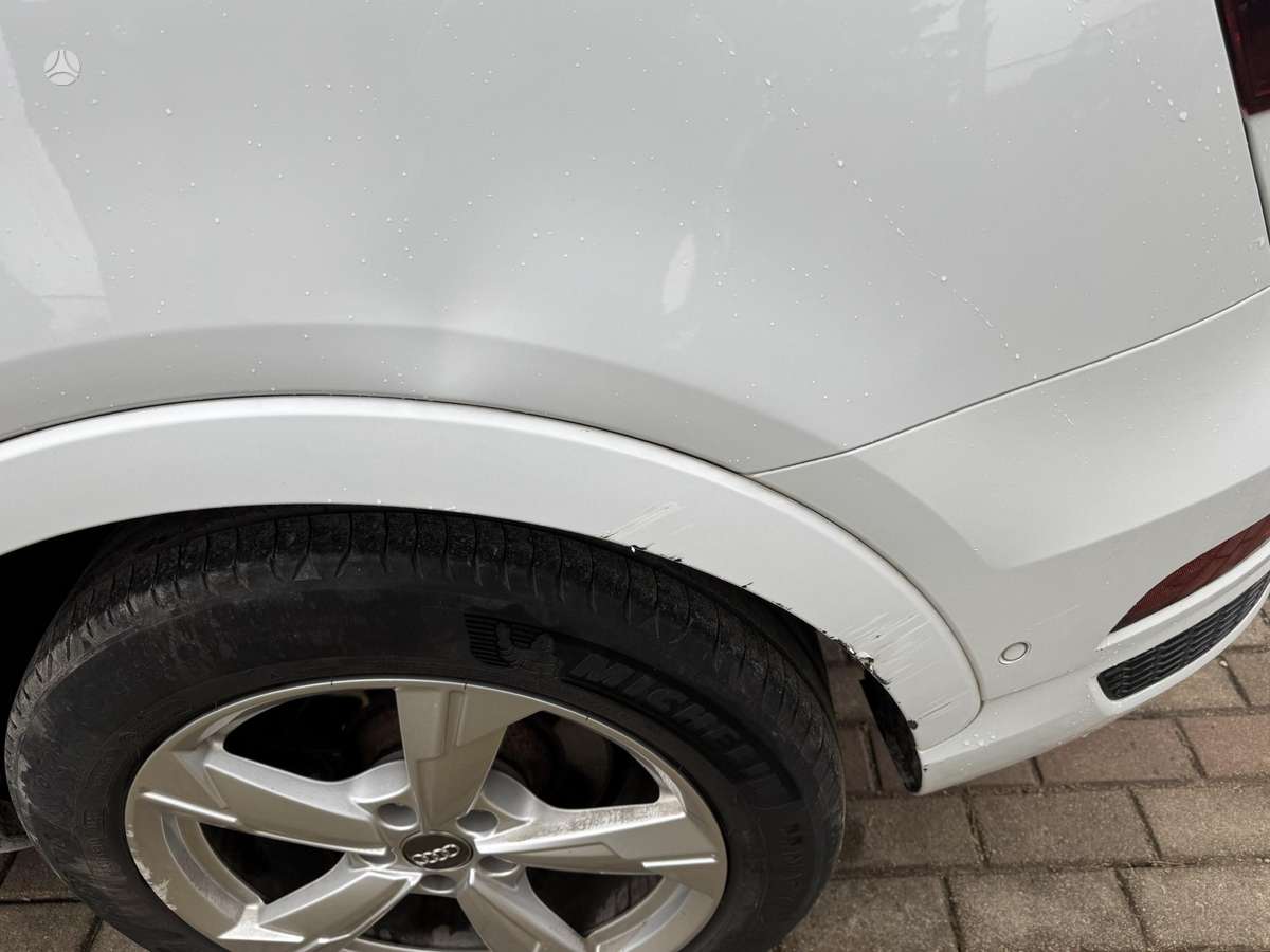 Audi Q3, 2.0 l., off-road / crossover