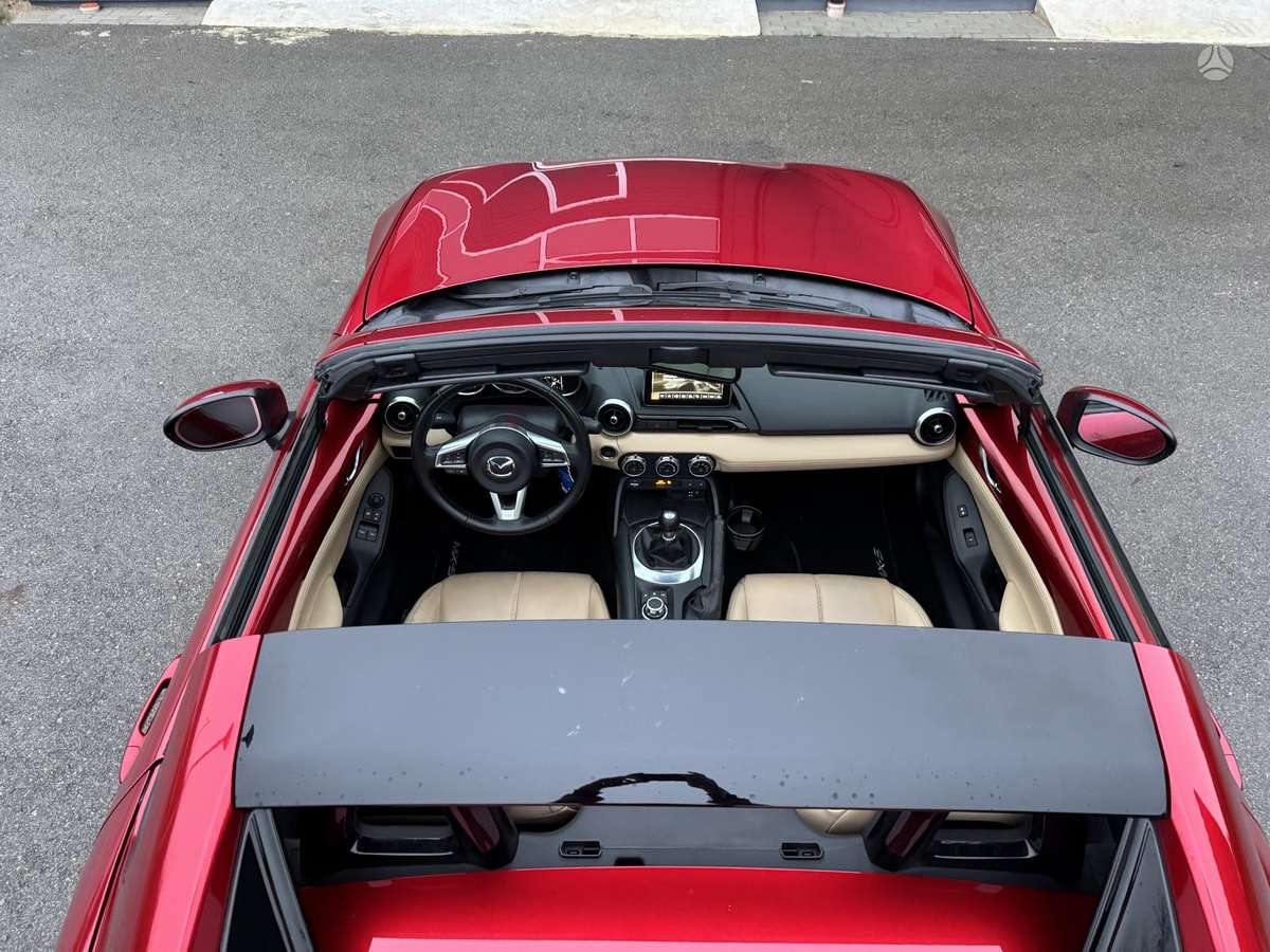 Mazda MX-5, 2.0 l., convertible