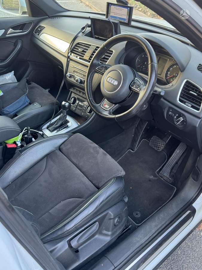 Audi Q3, 2.0 l., off-road / crossover