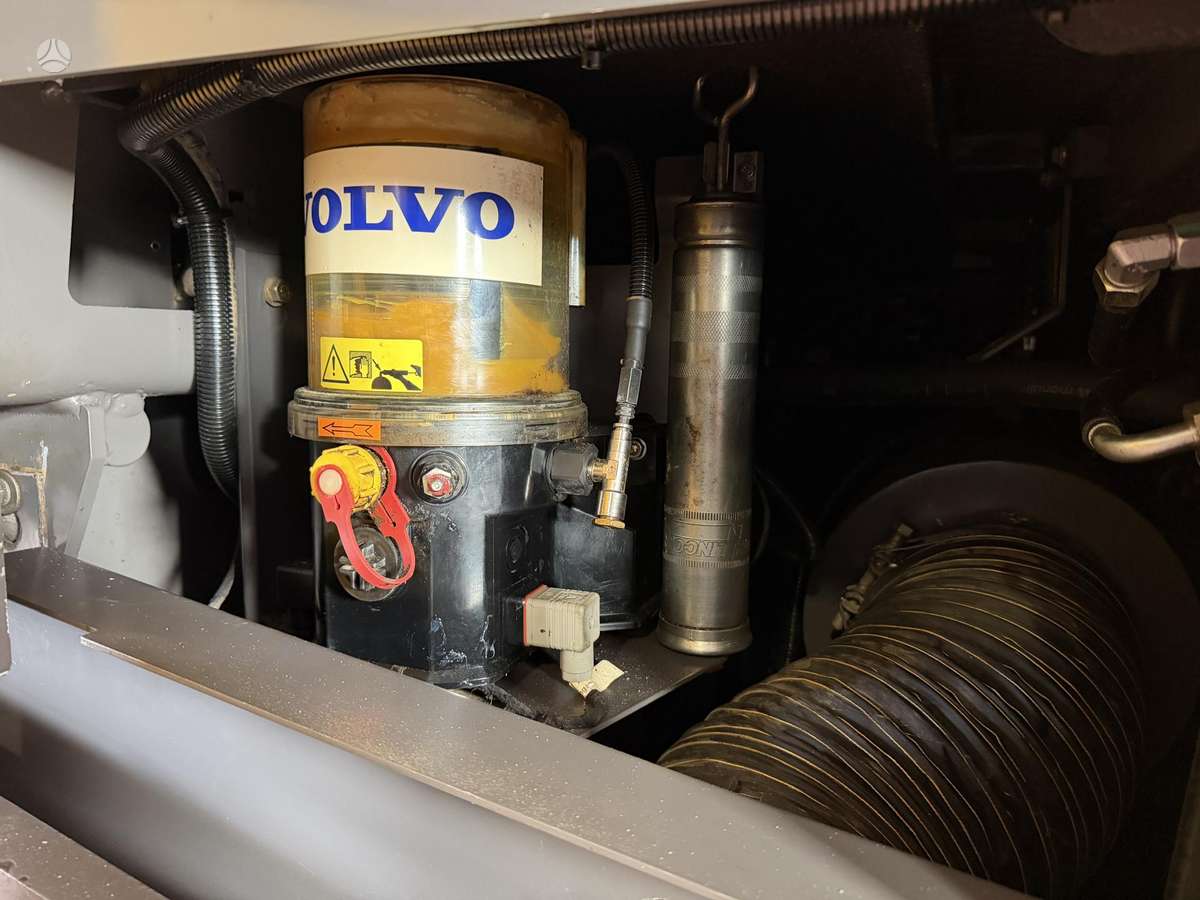 Volvo P6820C, kelių tiesimo mašinos
