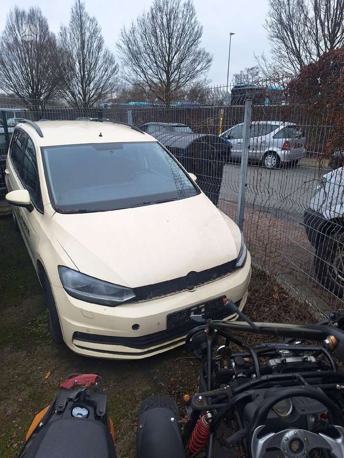 Volkswagen Touran - 3