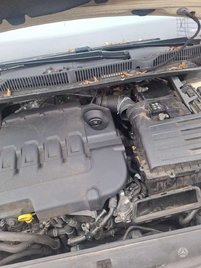 Volkswagen Touran - 10