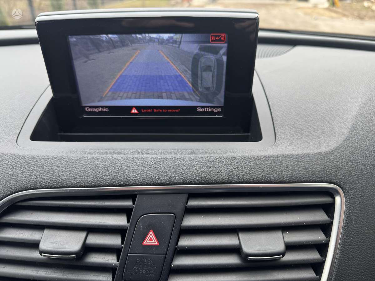 Audi Q3, 2.0 l., off-road / crossover