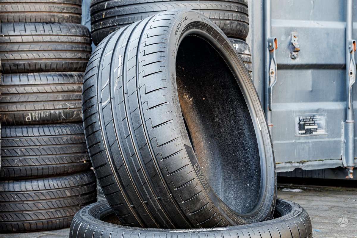 Pirelli P Zero E, summer 265/35 R21