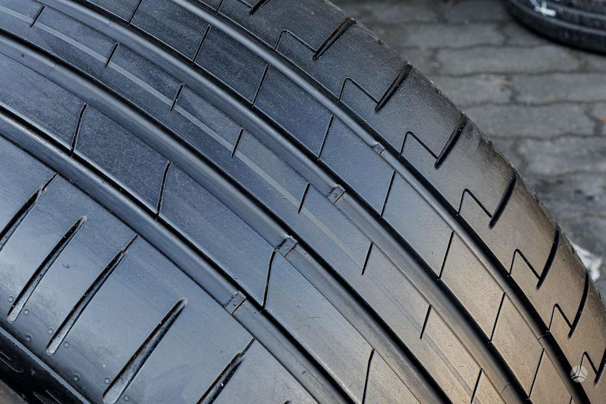 Pirelli P Zero E, летние 265/35 R21