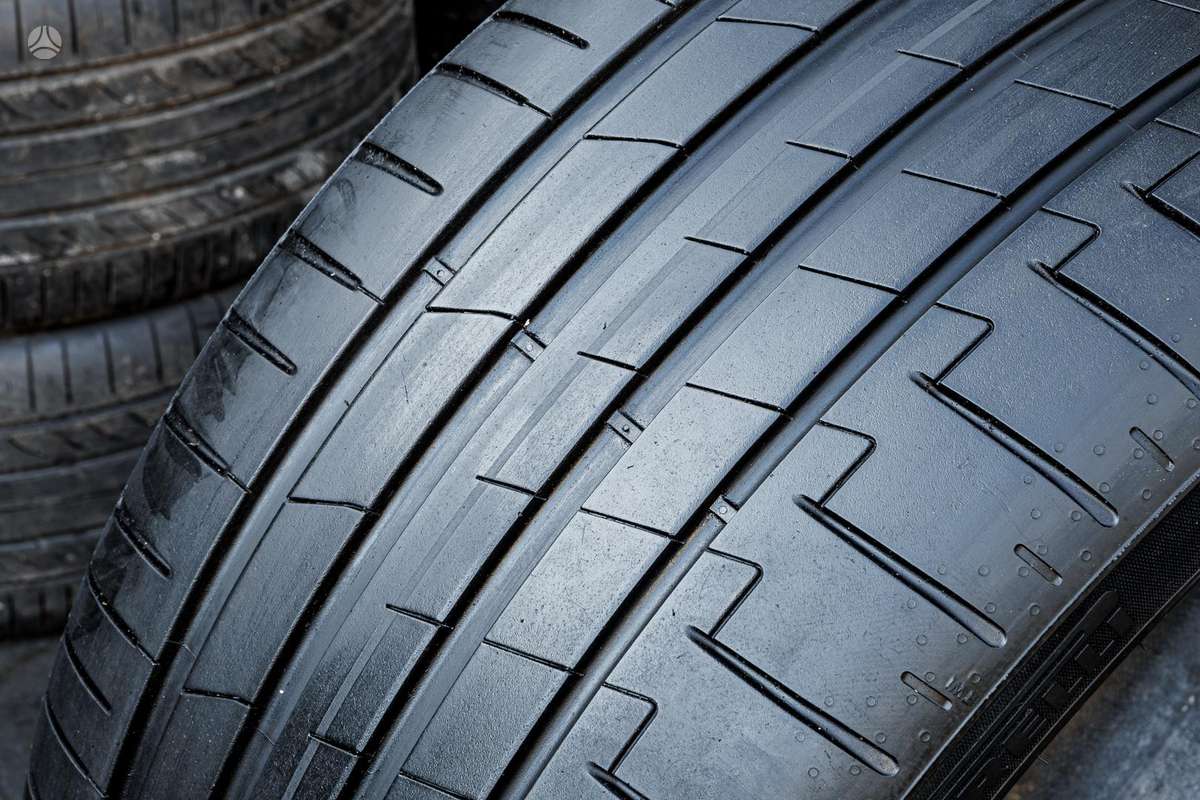 Pirelli P Zero E, летние 265/35 R21