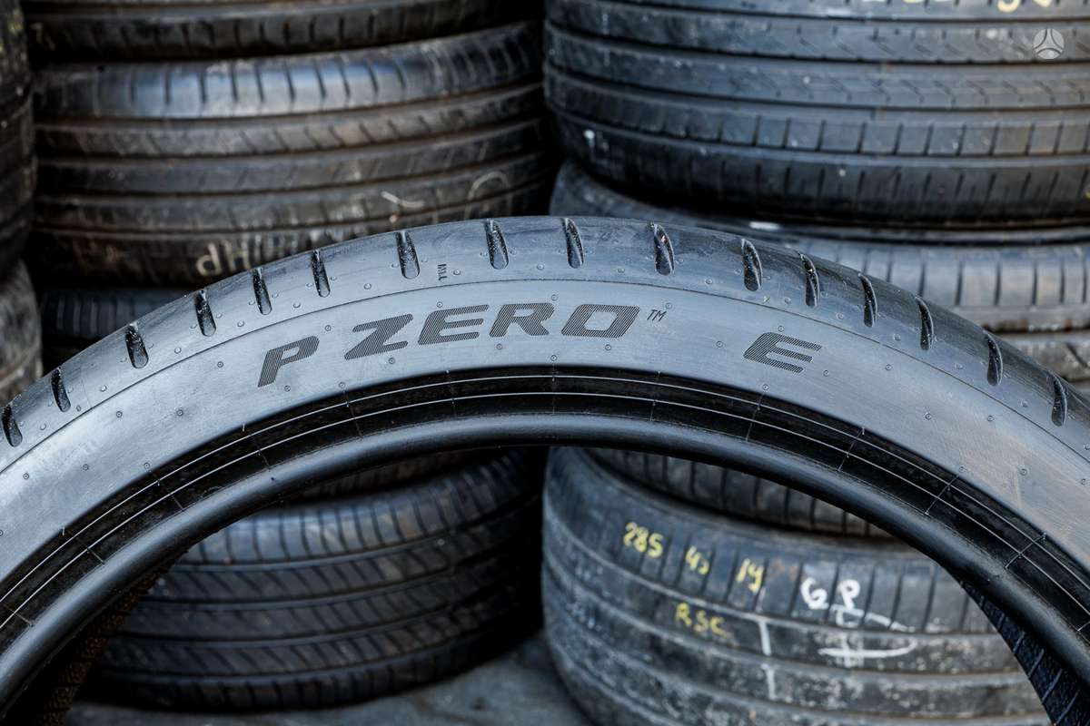 Pirelli P Zero E, летние 265/35 R21