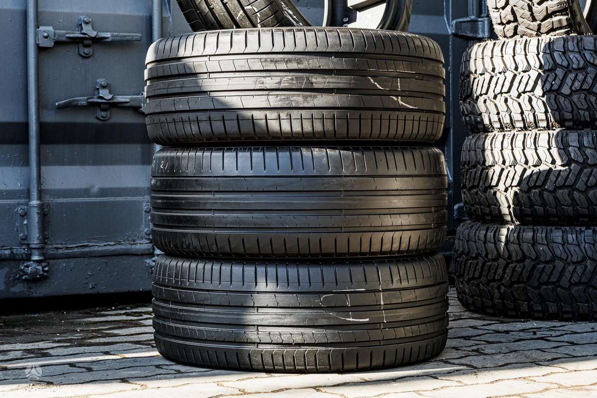 Pirelli P Zero 4, summer 255/40 R21
