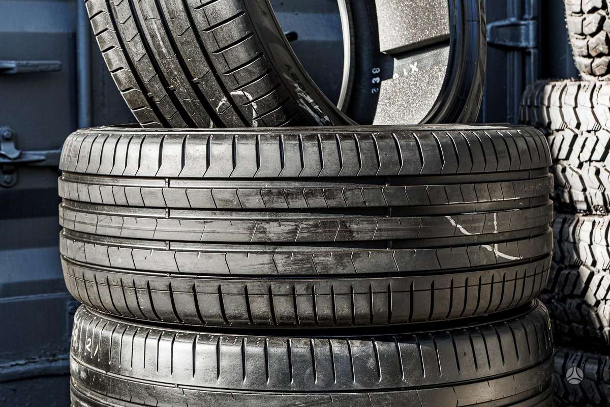 Pirelli P Zero 4, летние 255/40 R21